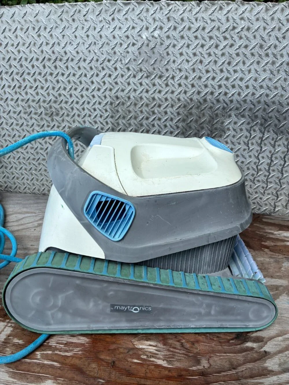 Dolphin S300 Pool Vacuum Pool Cleaner With Advanced 115 Power Supply